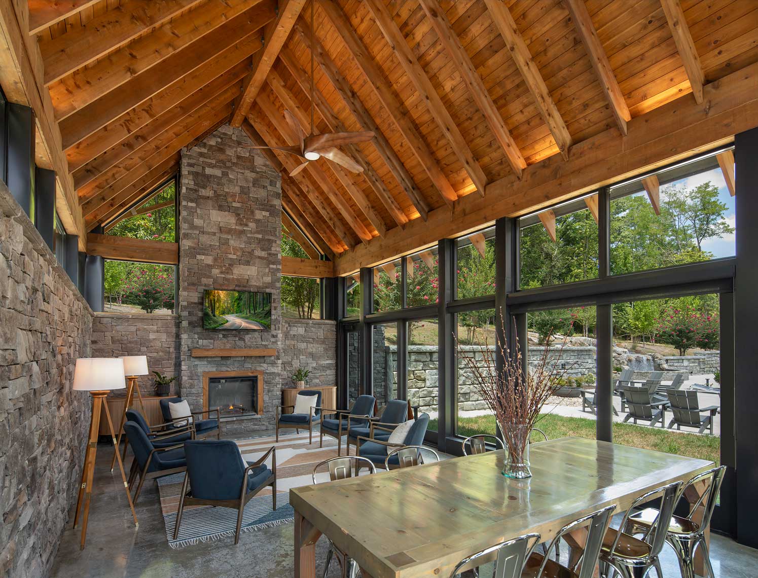 An interior view of the separate meeting space at The Refuge Center for Counseling and a view to the patio and greenery beyond