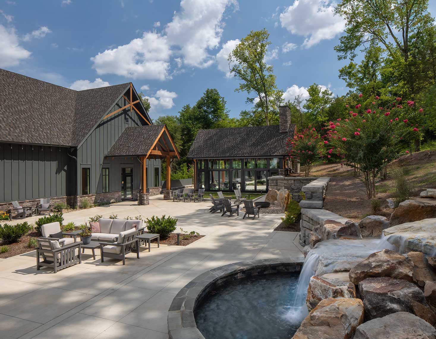 A view of the water feature and patio of The Refuge Center for Counseling in Franklin Tennessee on a sunny day
