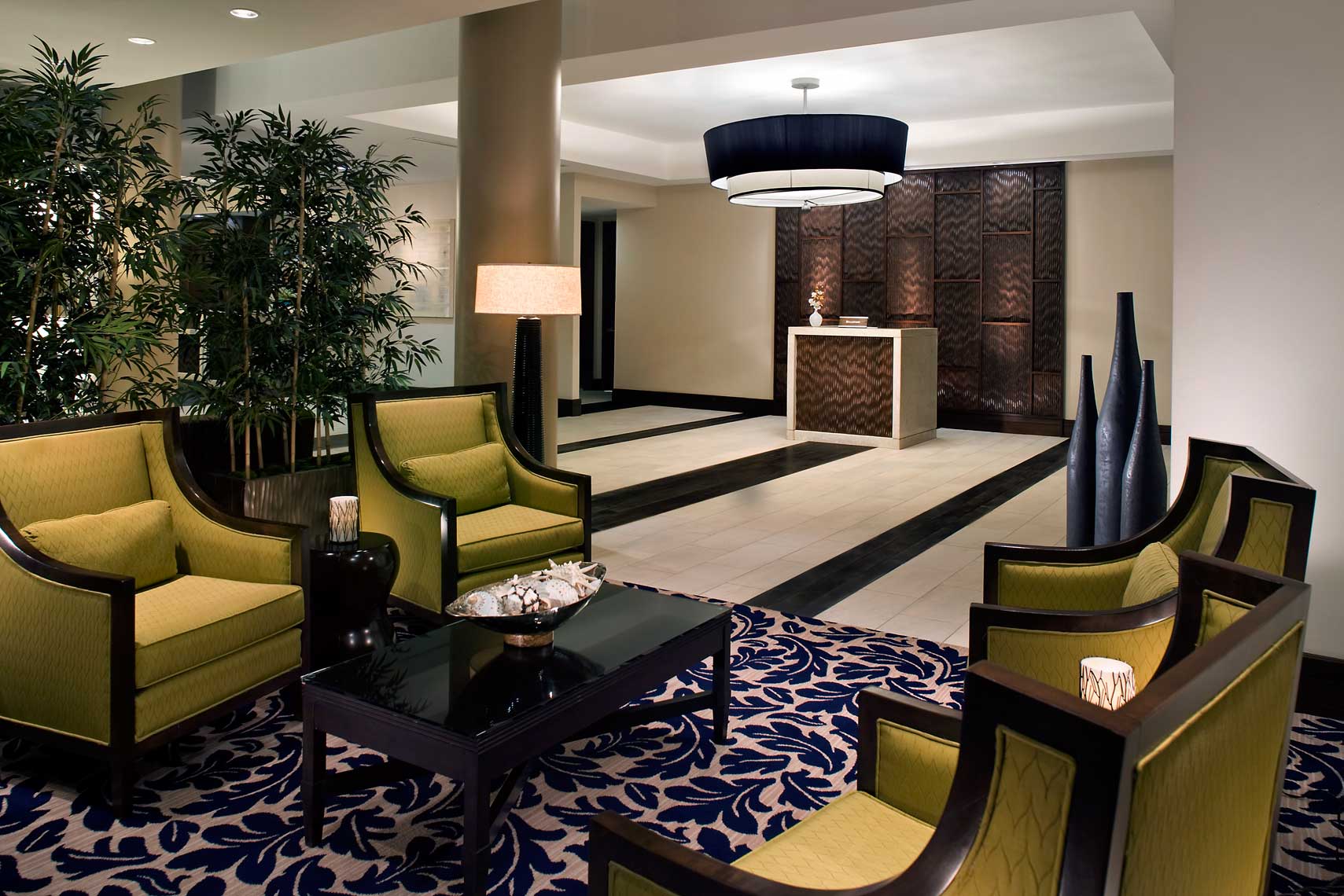 A view of the seating and concierge desk at the InterContinental West Shore