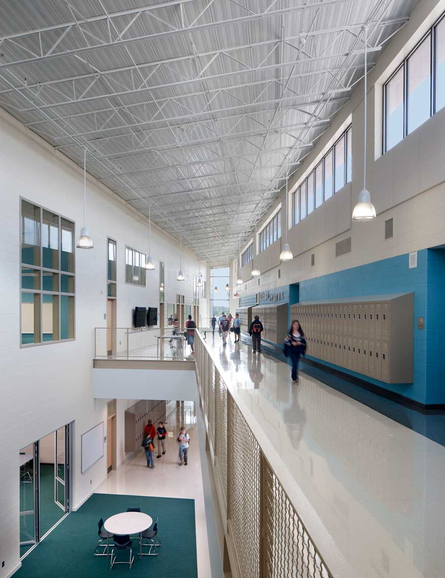 An image of the circulation space at Muller Road Middle School in Blythewood, South Carolina