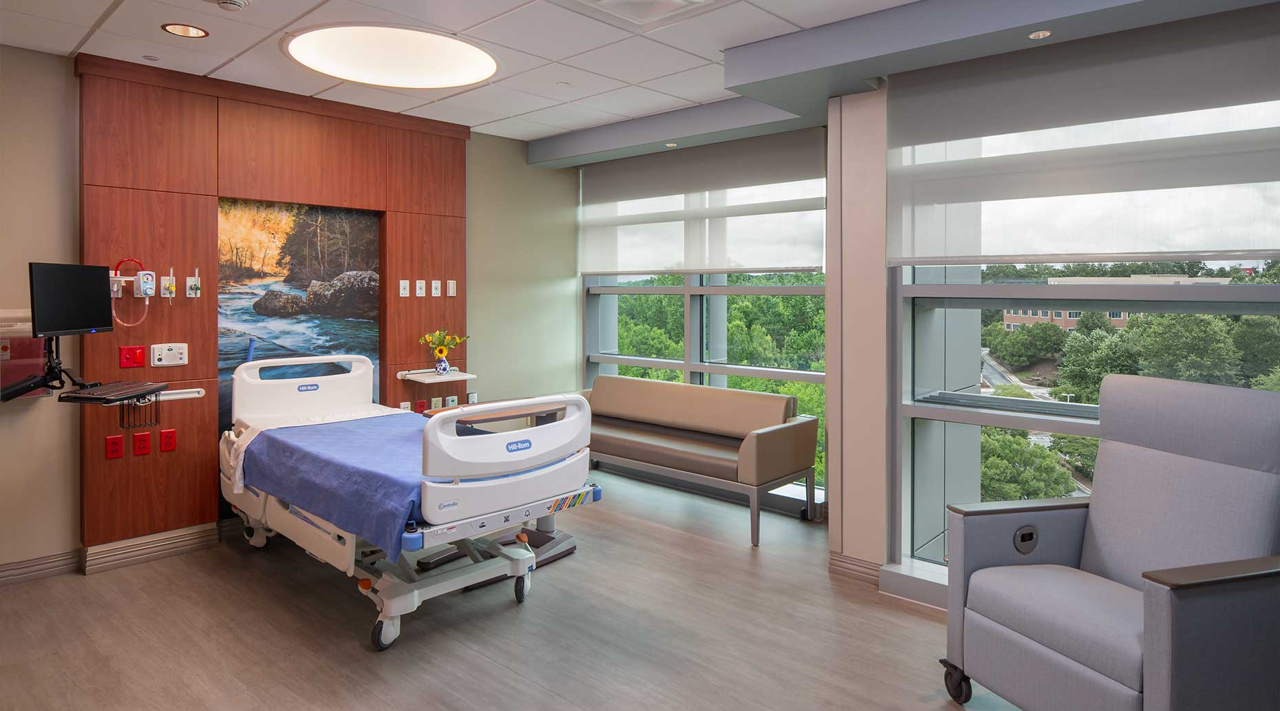 An airy and light patient room at Emory Johns Creek Hospital
