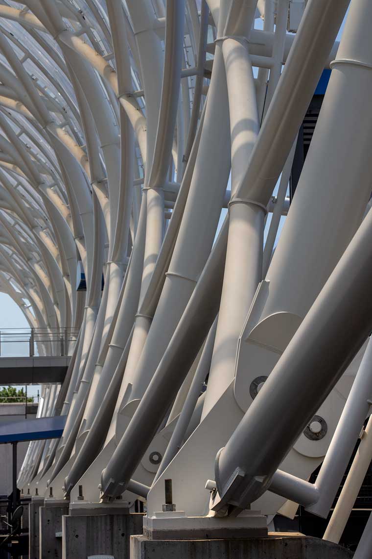 A detail of the support trusses comprising the canopy at the Atlanta Airport