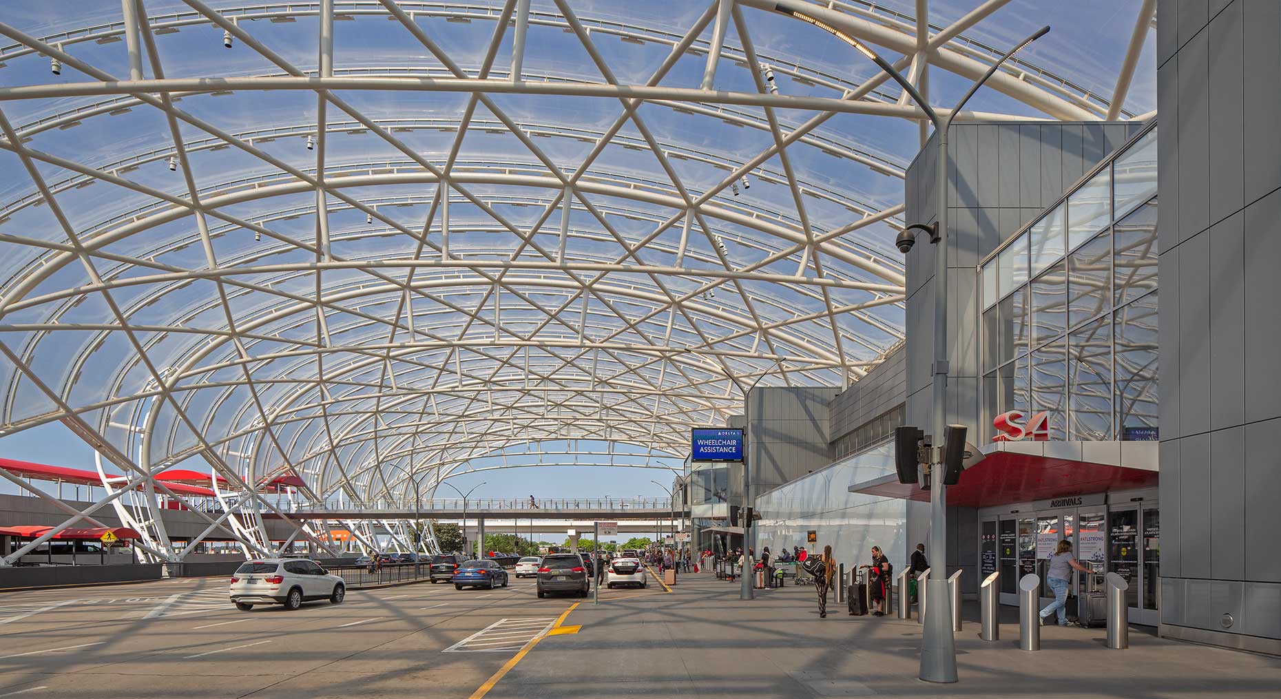Hartsfield Jackson Atlanta International Airport | South Terminal Passenger Dropoff and Pedestrian Bridge<br>New South-McCarthy-Synergy Joint Venture
